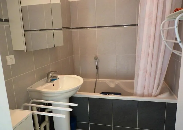 Cosy Face Au Avec Balcon, Pour 2 A - Fr-1-672-8